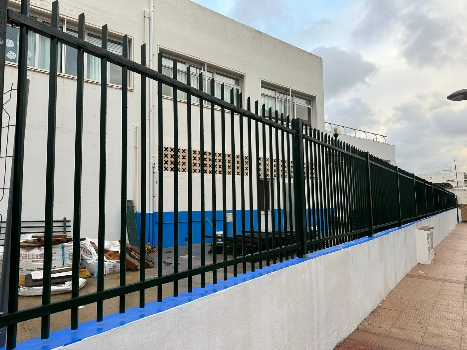 Barandilla para CEIP Antoni Juan Alemany en Menorca