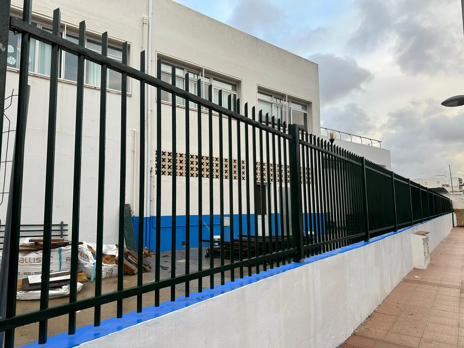 Barandilla para CEIP Antoni Juan Alemany - imagen 2