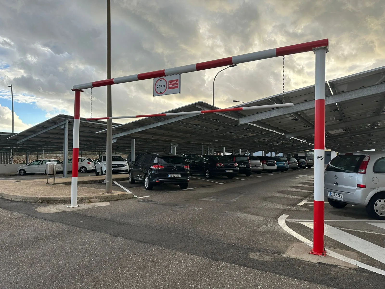 Instalación de galibo en parking polideportivo Es Castell - imagen 3