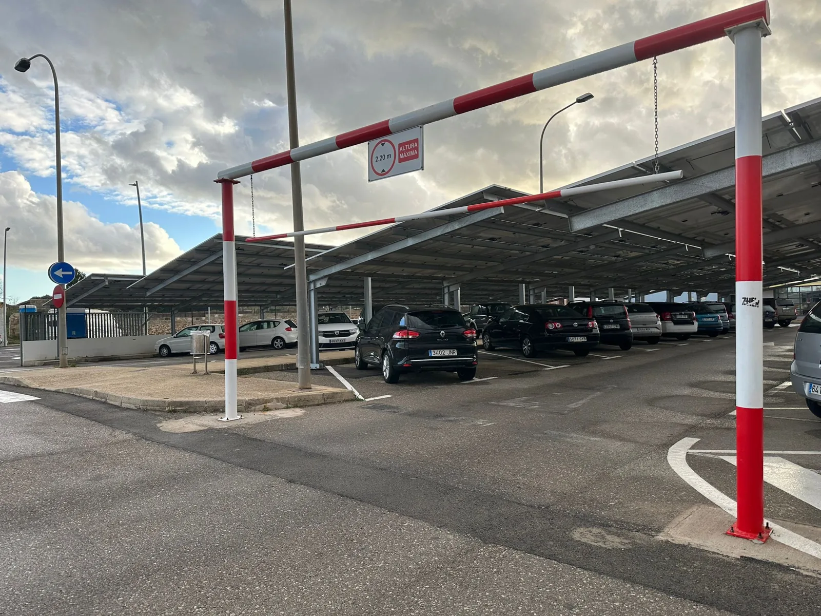 Instalación de galibo en parking polideportivo Es Castell - imagen 6