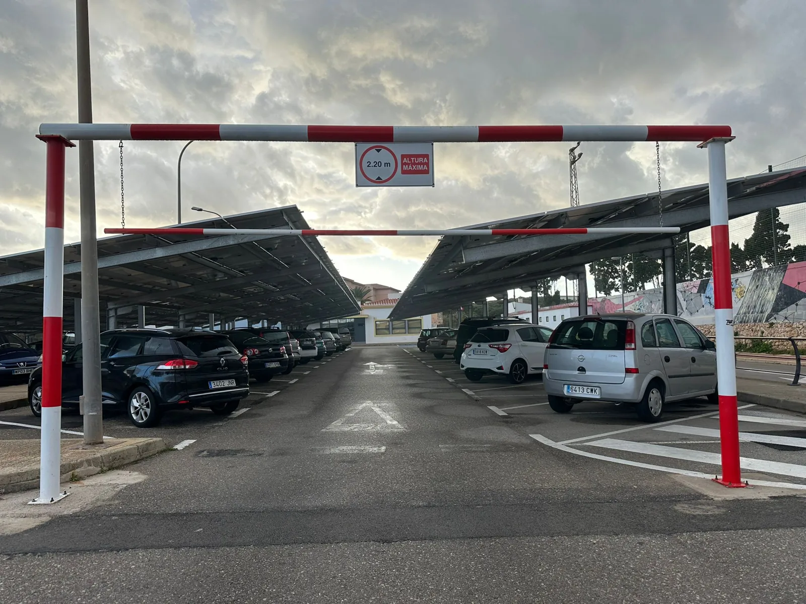 Instalación de galibo en parking polideportivo Es Castell - imagen 7