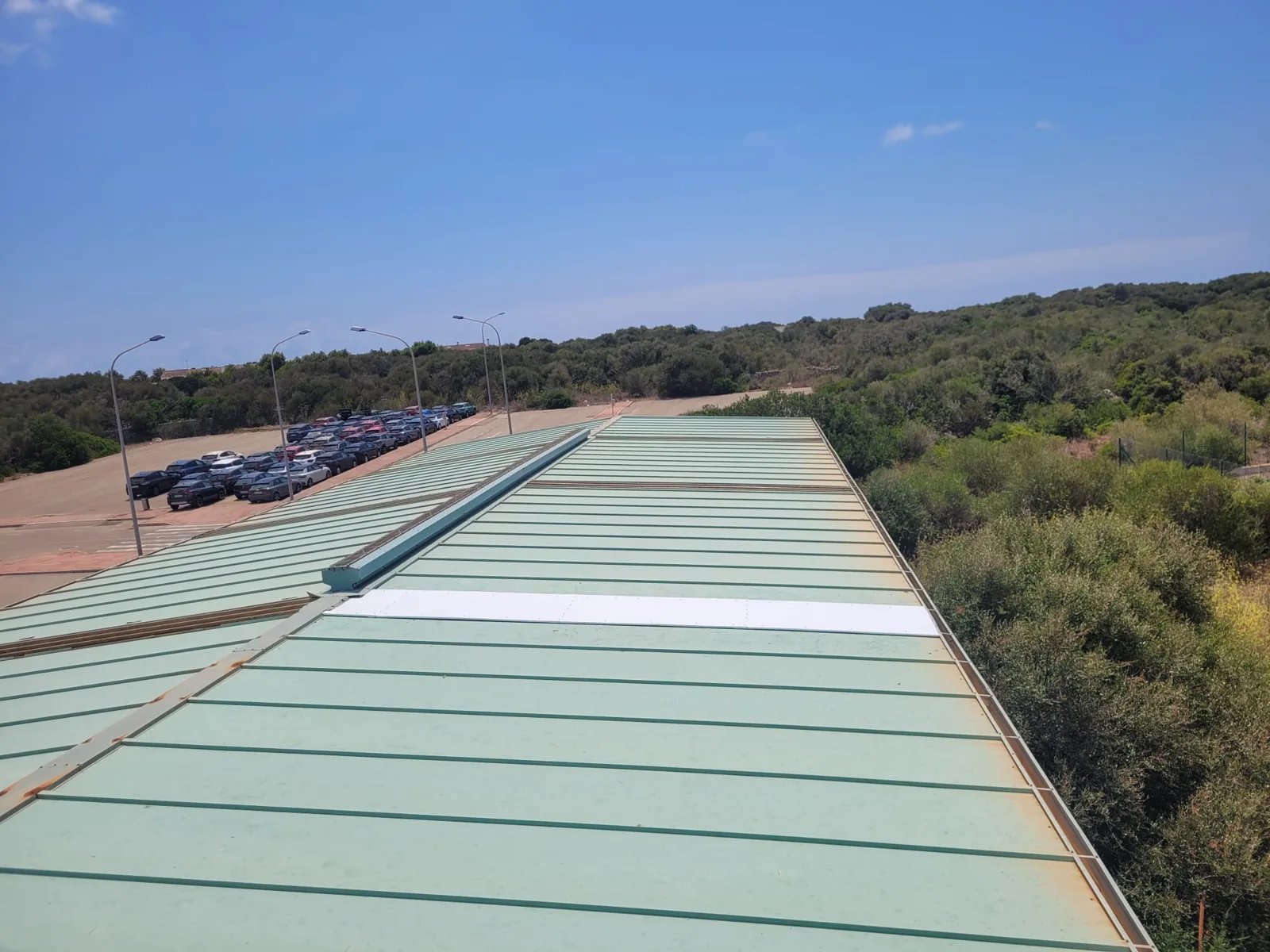 Reparacion de cubiertas en el aeropuerto de Menorca en Menorca